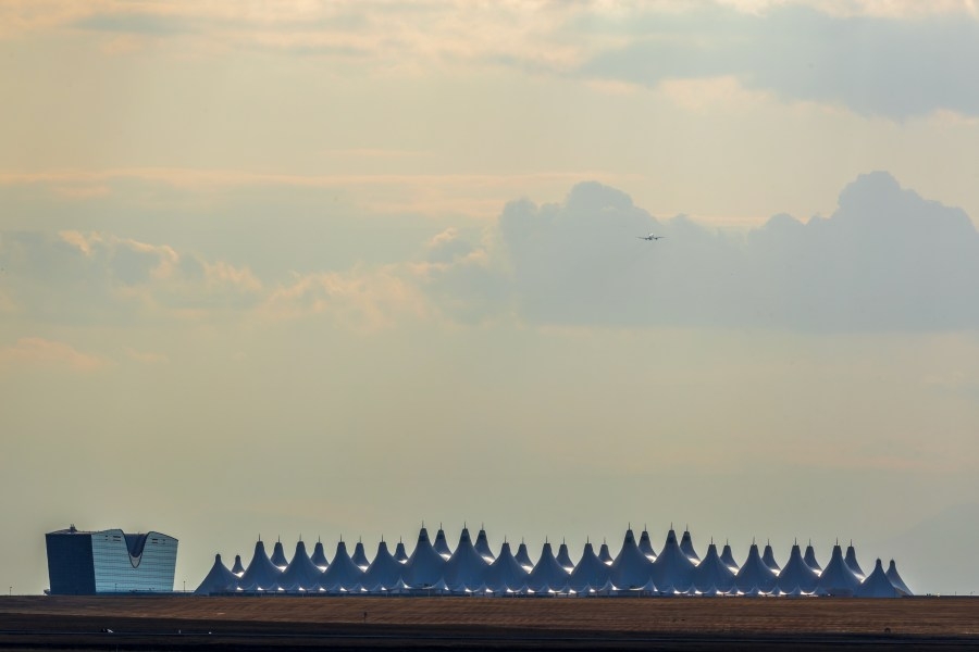 Ground stop at Denver airport amid storms; hundreds of flights delayed