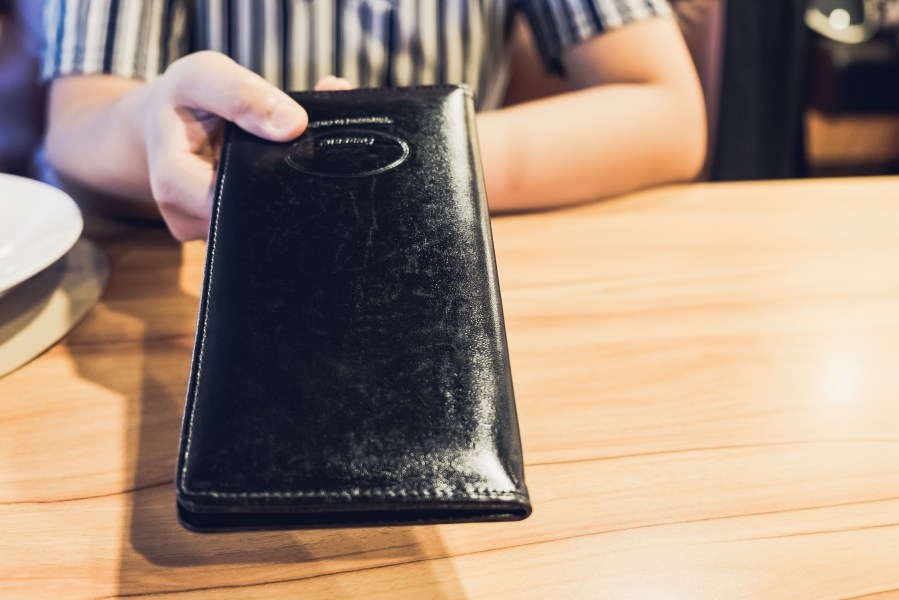 New measure looks to cut pay for some restaurant workers