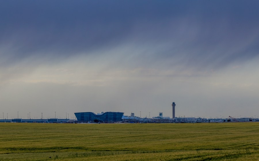 Denver airport flight delays climb over 600, stormy weather ahead
