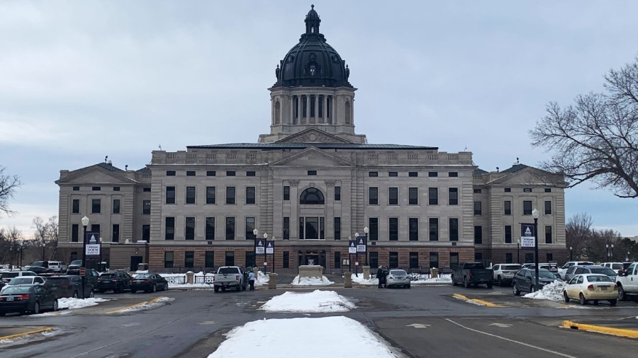 2 pipeline bills pass out of House committee