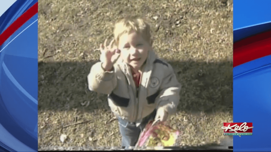 Flashback Friday: On the hunt for Easter Eggs