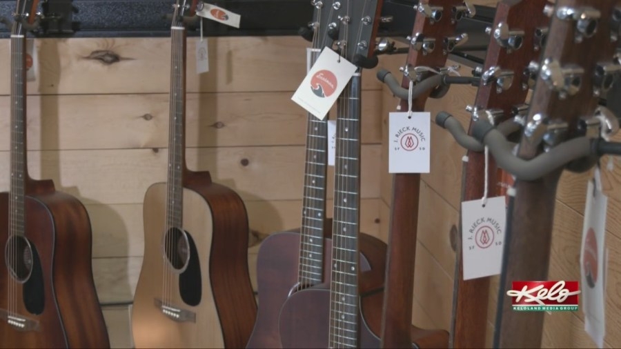 Custom made guitars created in Sioux Falls strike chord with buyers