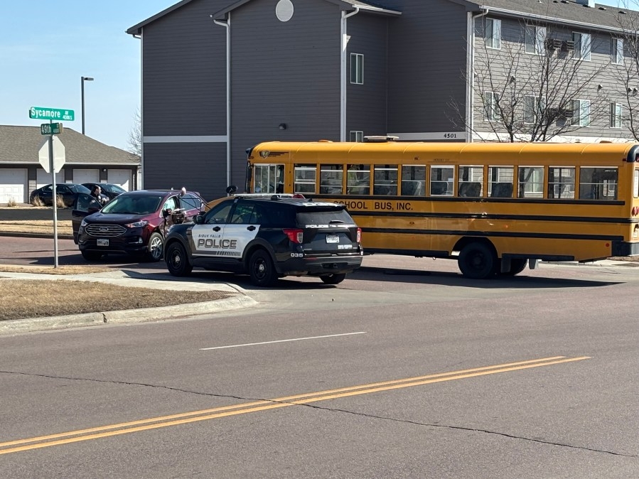 Crews respond to bus crash in eastern Sioux Falls