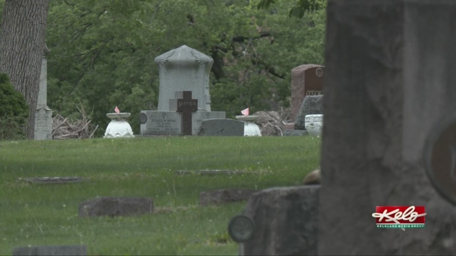 Winds hinder cemetery Memorial Day preps