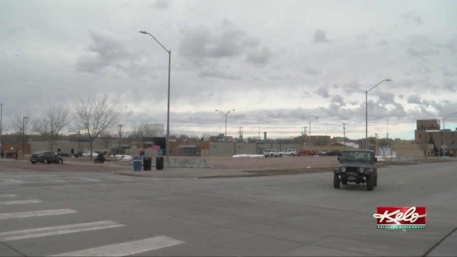 Fence or no fence? Officials, residents discuss