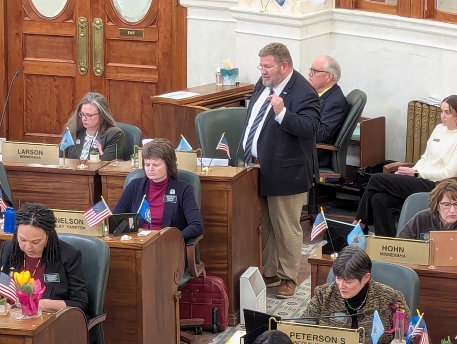 School administrators salary cap fails in Senate