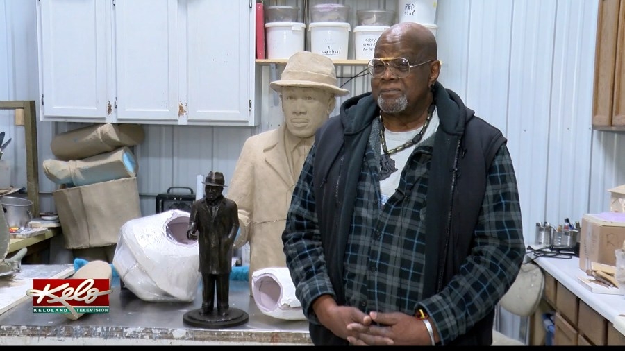 Sculptor, civil rights advocate Porter Williams dies