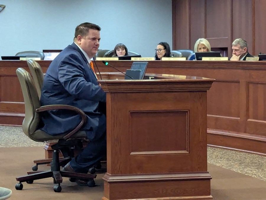 Gosch wants to limit Noem-Johnson finance loophole