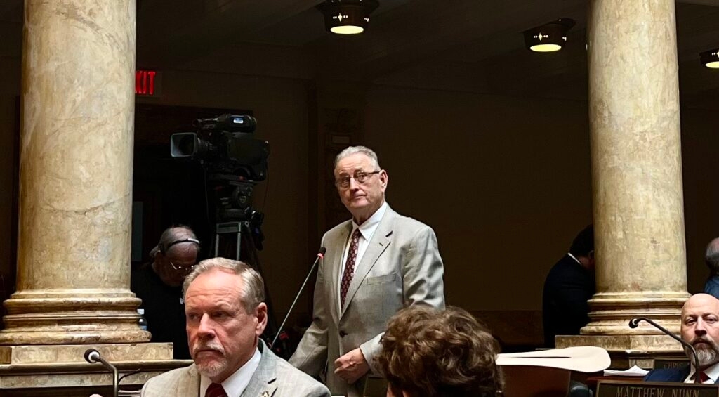 Kentucky Senate moves to regulate vape retailers, punish ‘bad actors'