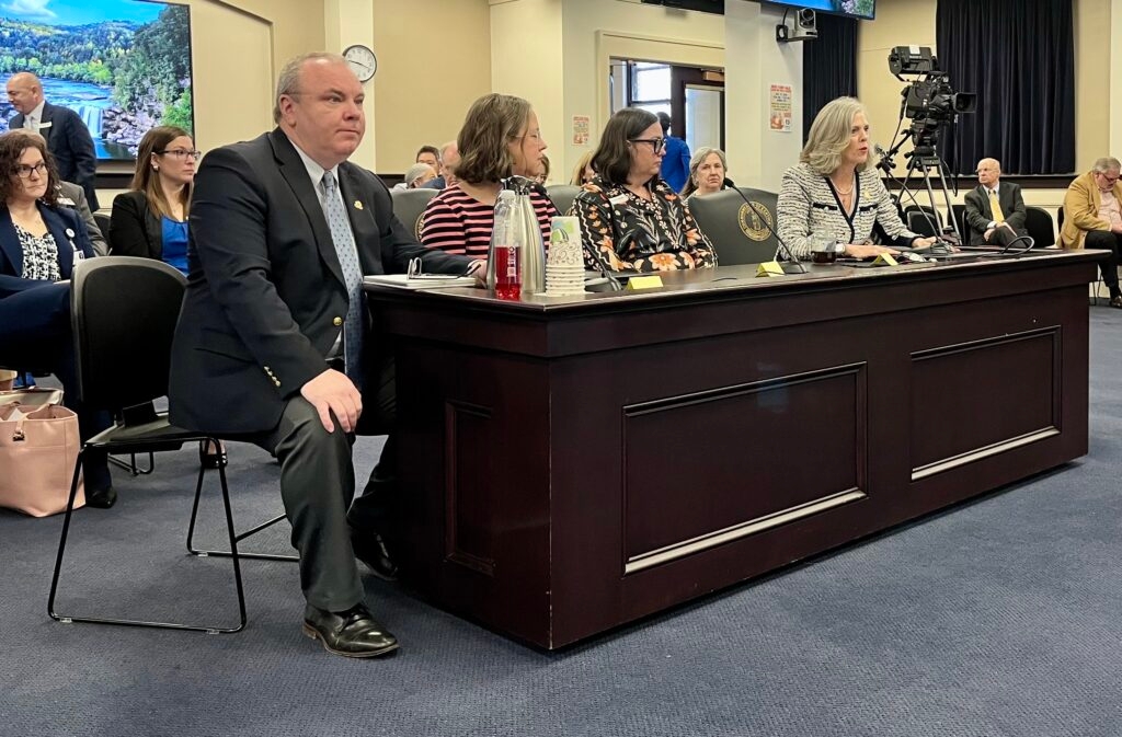Birthing centers bill clears first legislative hurdle in 2025 session