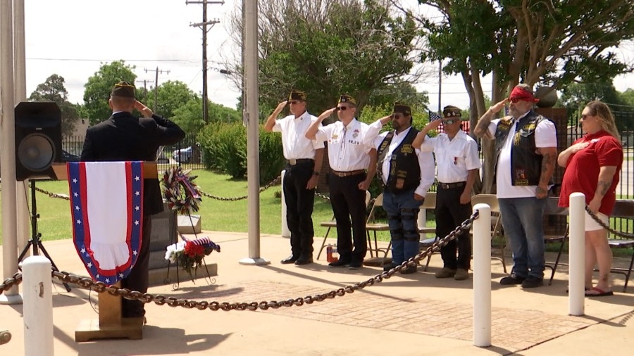 Burkburnett honors fallen heroes with wreath, taps, and colors