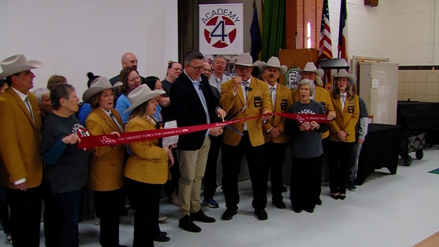 WFISD celebrates mentoring program with ribbon cutting