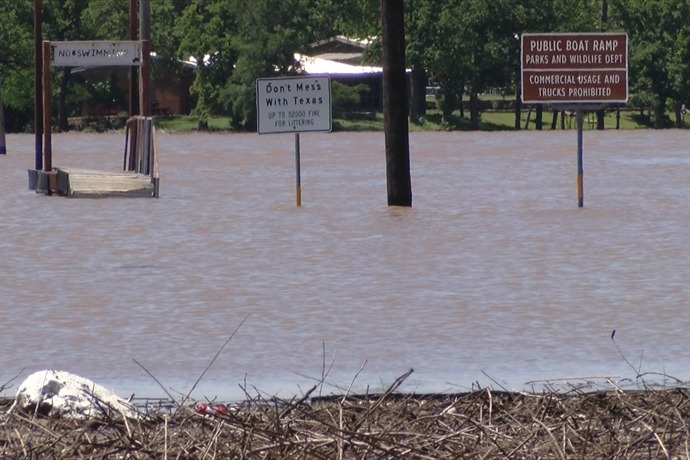 Lake Amon Carter and Selma Park closed due to floods caused by heavy rains