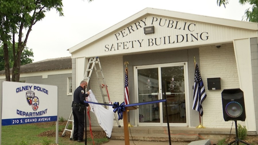 Olney Police Department celebrates new building with ribbon cutting