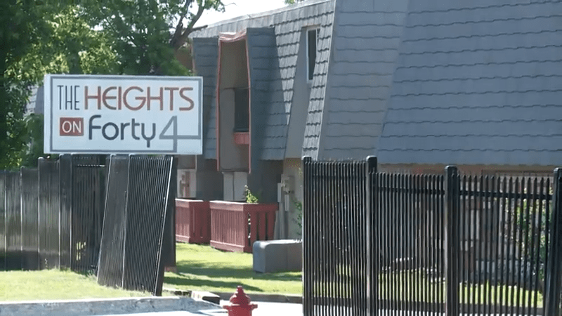 Multiple tenants at apartment complain about mold problem