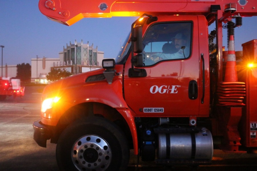 OG&E continues to restore power after outages from overnight storms