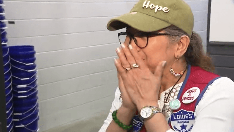 Cashier rings up joy to Pay it Forward