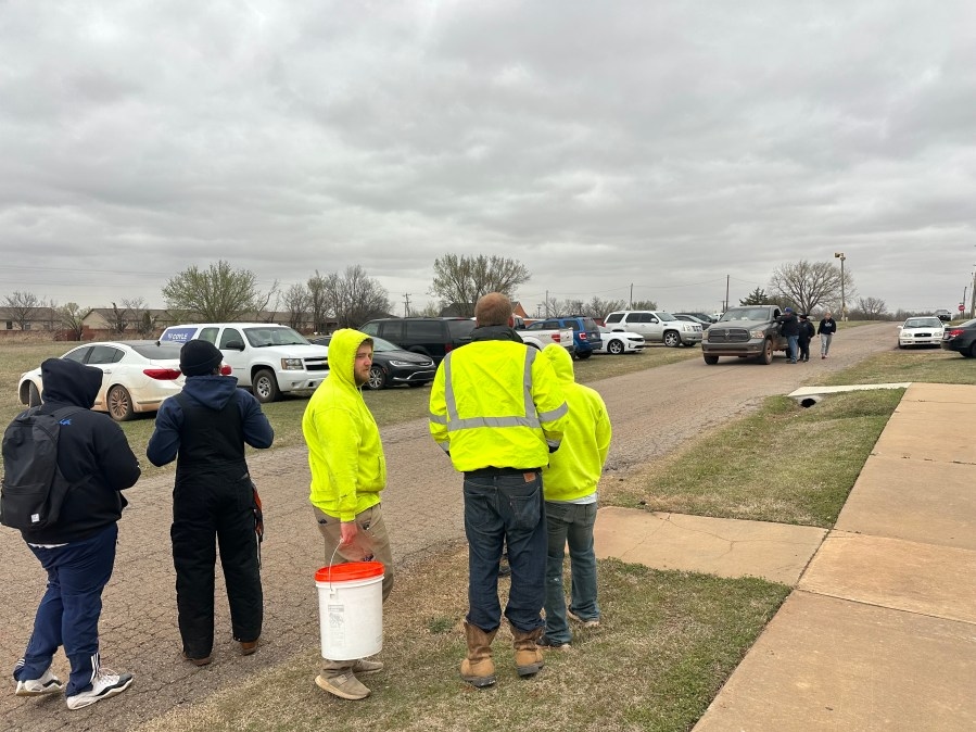 Volunteers give necessities to Oklahomans impacted by fires