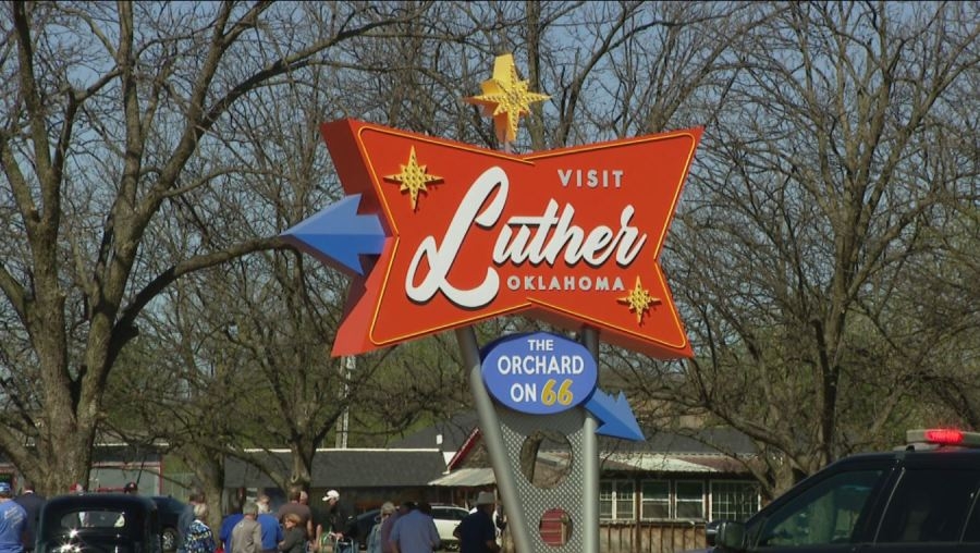 New ‘Visit Luther' sign dedicated along Route 66