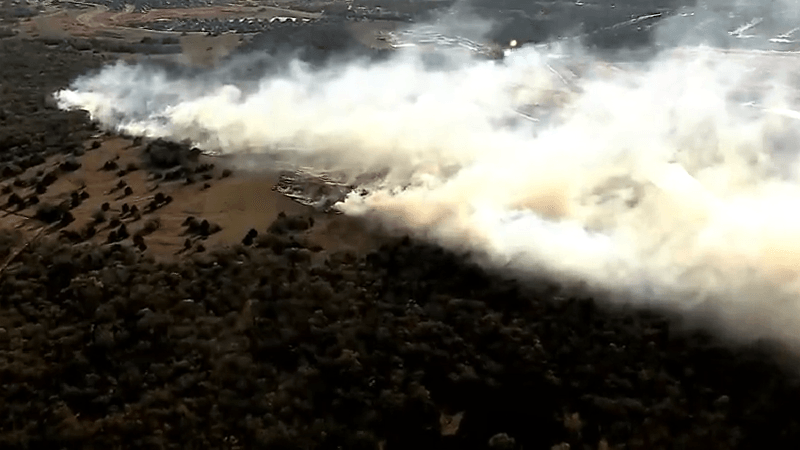 Fire crews battle grass fire in NW Oklahoma County
