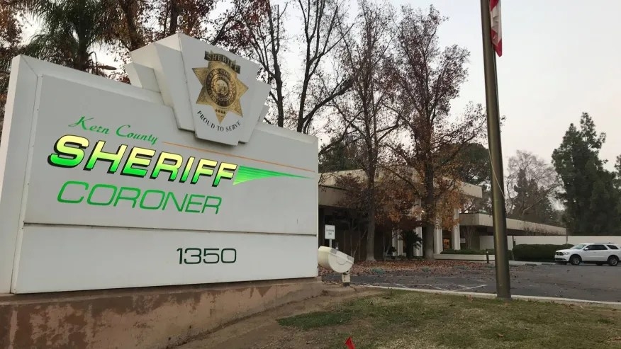 Man identified after crashing into fence, dying next day in Lost Hills