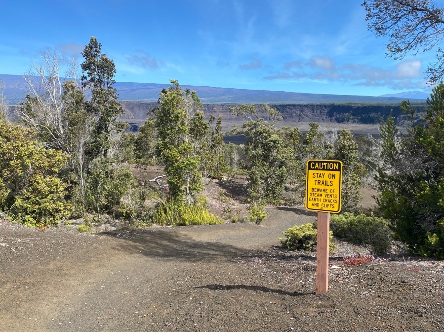 Visitor from Boston falls off cliff near Kīlauea