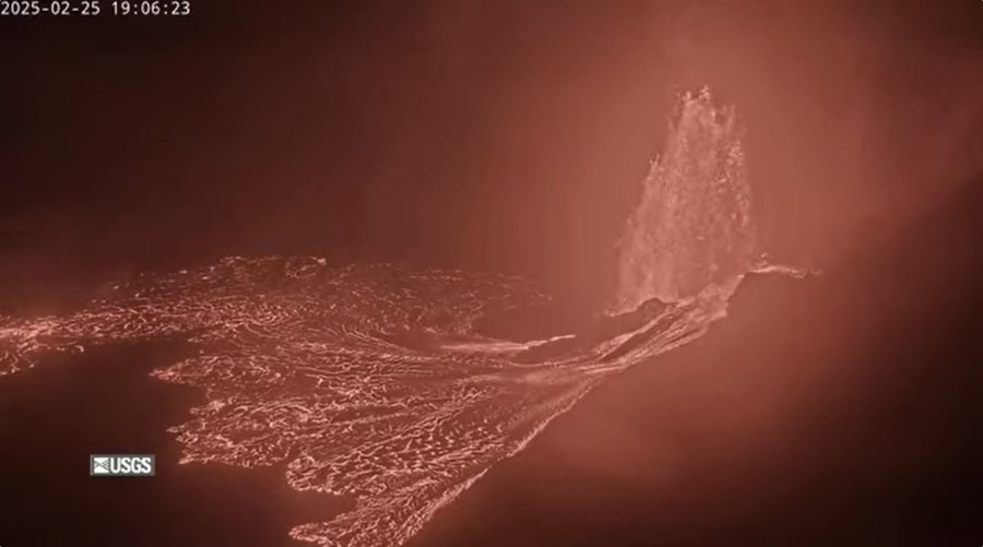 Kīlauea eruption intensifies, lava fountains reach 200 feet