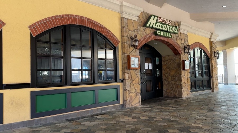 Ala Moana restaurant employees locked out with no access to personal items