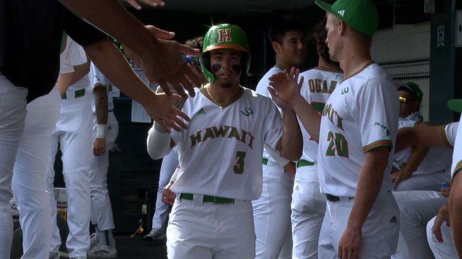 ‘Bows clinch series win over UC Davis with 16-0 rout