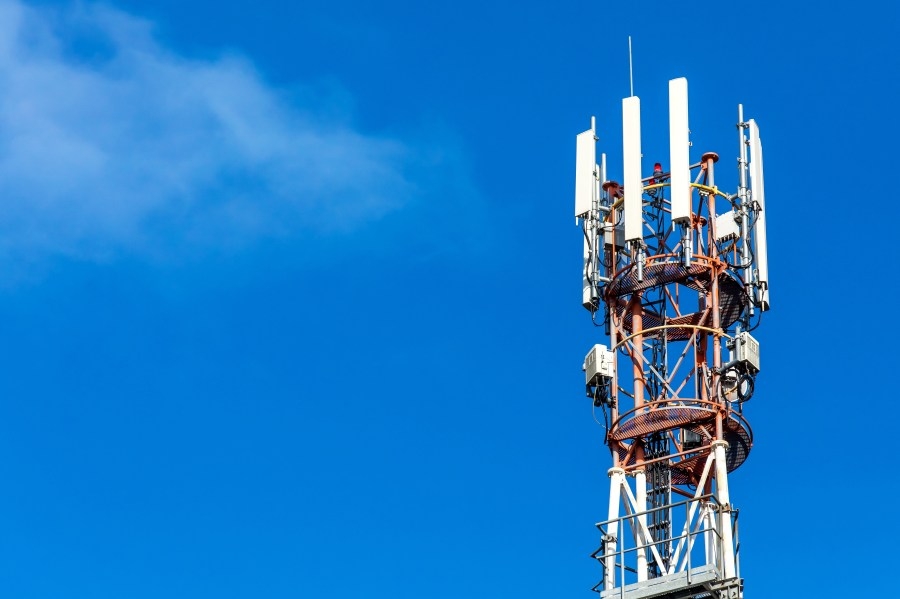 Vandalism causes outage of windward cell towers
