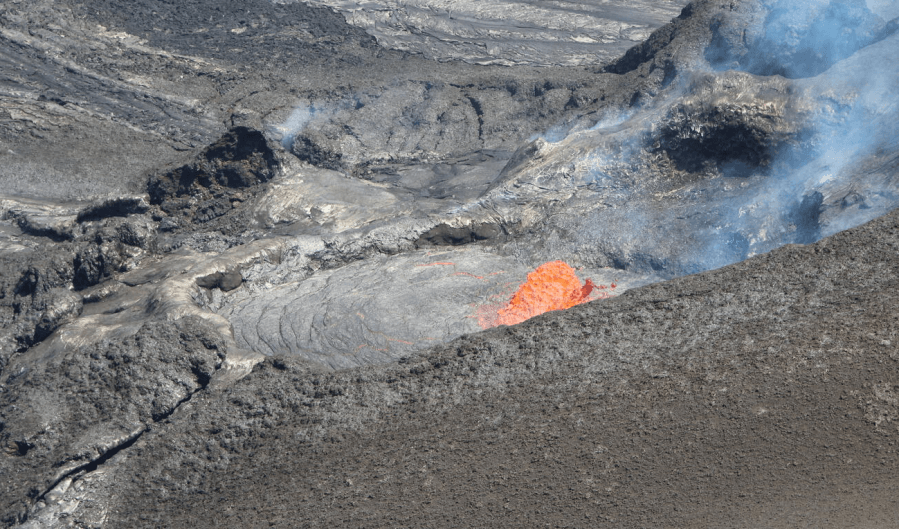 Lava fountains erupt at Kīlauea as episode 20 begins