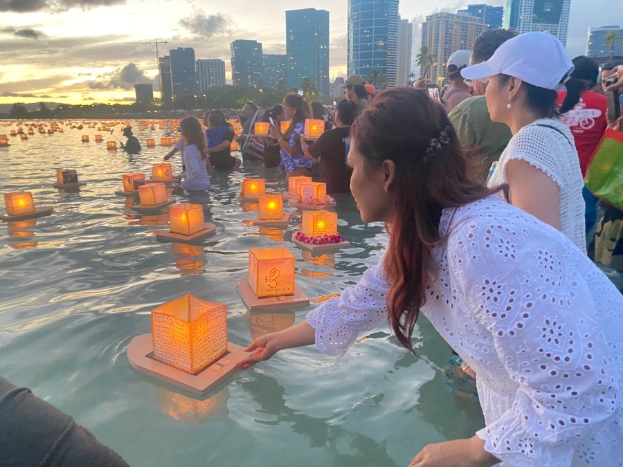 6K lanterns light the sea at 27th annual Shinnyo Lantern Floating Hawaii ceremony