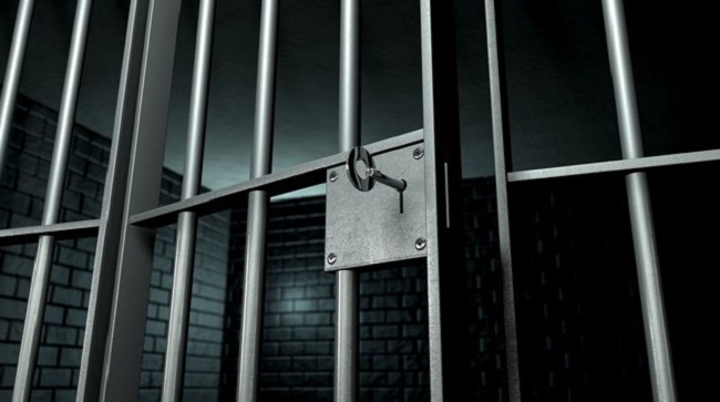 Oahu woman arrested, charged for meth distribution