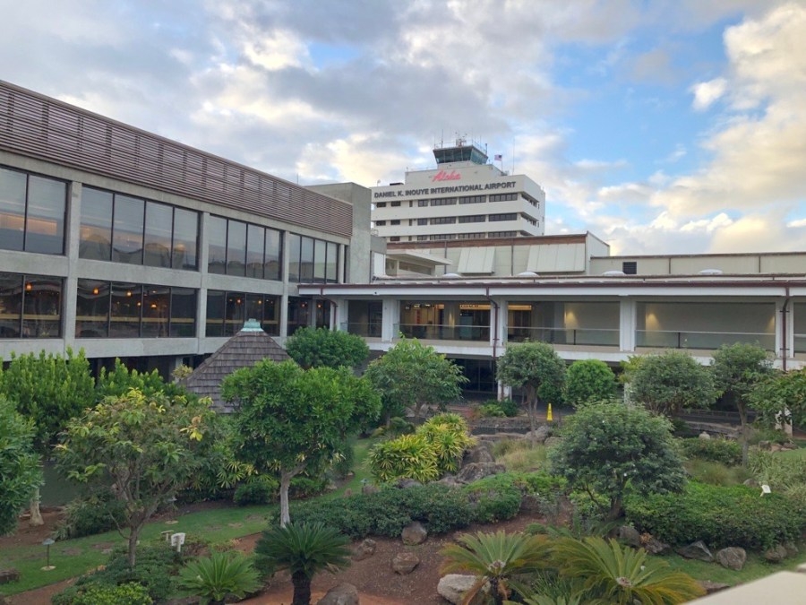 Plane lands safely in Honolulu despite gear failure