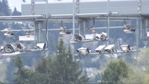 KIRO 7 Investigates: License plate readers going in on SR-167