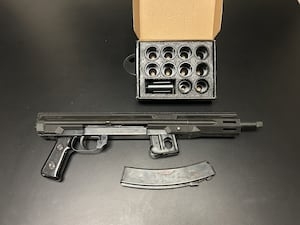Deputies: Man tries to trade submachine gun on Facebook Market Place