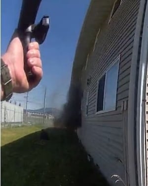Police: Sedro-Wooley man sets apartment on fire after attempted stabbing