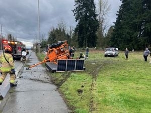 Signal board crash in Puyallup throws two workers up to 20 feet