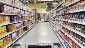 Thousands of Kroger, Albertsons grocery store workers vote to strike