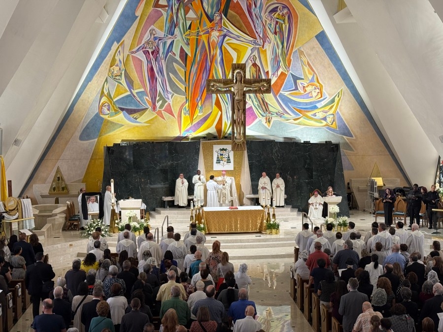 Las Vegas's Catholic community gathers ahead of Pope Francis's funeral