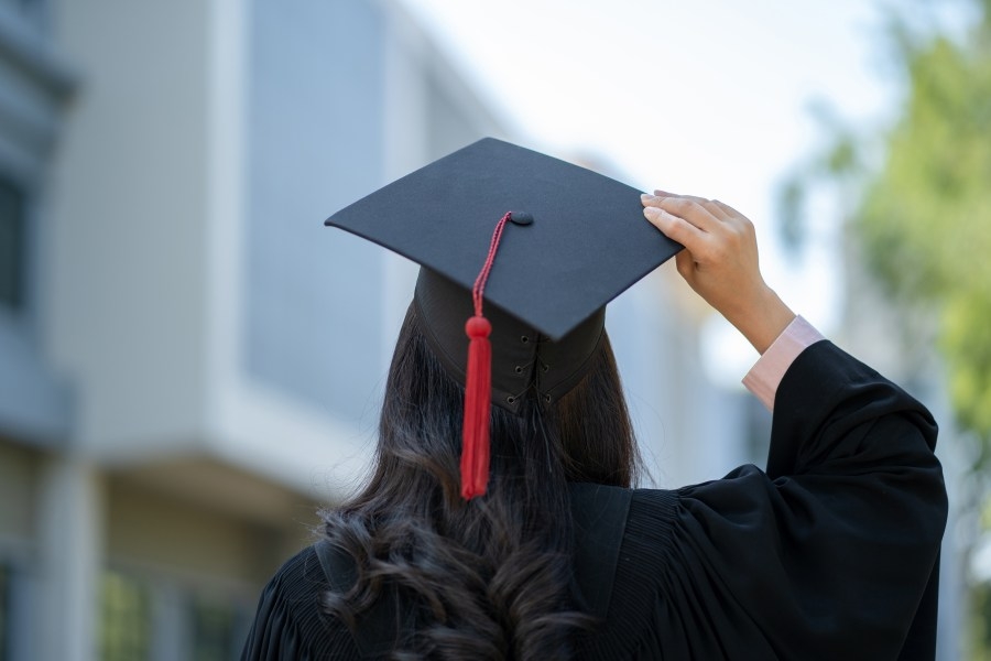 ACLU files lawsuit against CCSD over its graduation regalia policy