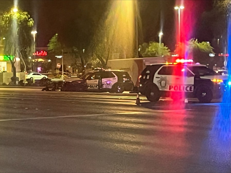 Las Vegas police officers hospitalized after attempting to stop suspects at shopping plaza