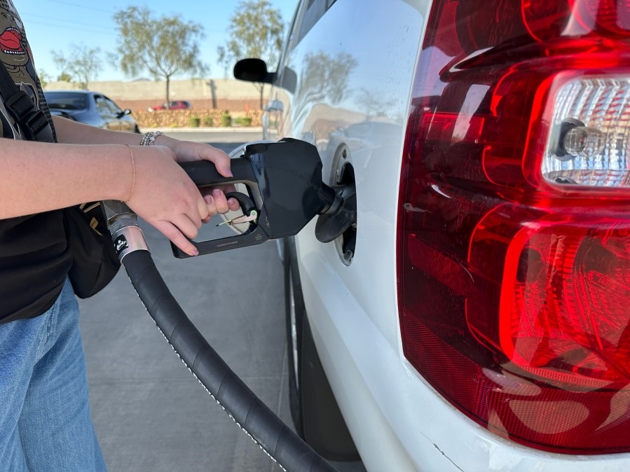 Drivers line up for free gas thanks to Vegas Golden Knights