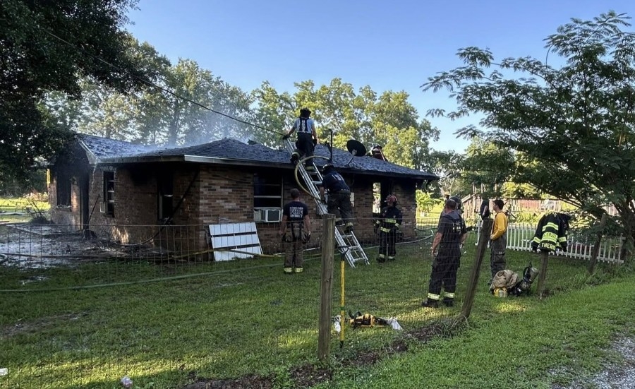 Monday morning fire engulfs Cecilia home