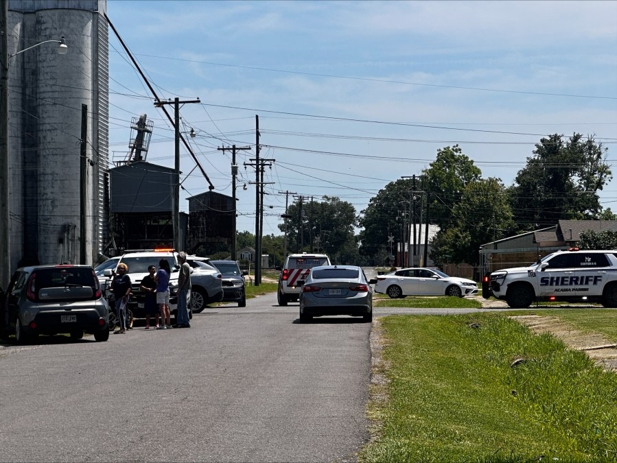 Rayne Police officer killed during standoff Monday afternoon