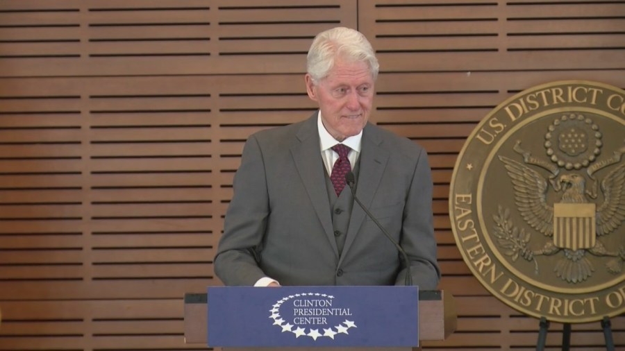 Naturalization ceremony at Clinton Presidential Library, 39 new citizens welcomed by former President Bill Clinton