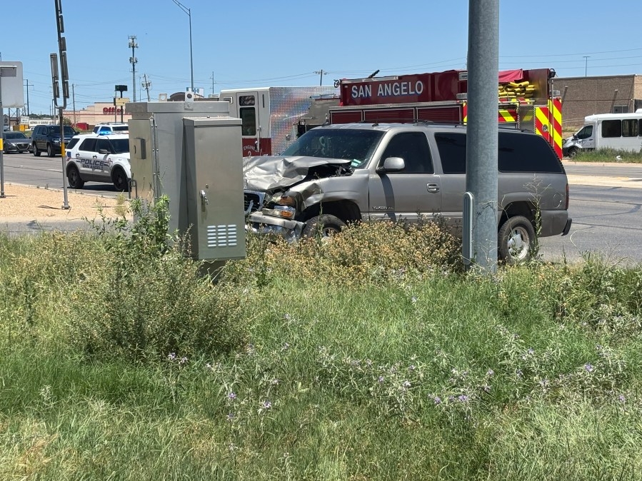 2 people sent to the hospital after crash on Sherwood Way