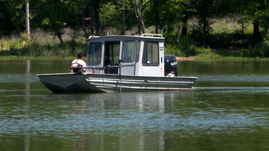 Divers search Stilwell City Lake looking for evidence in cold cases