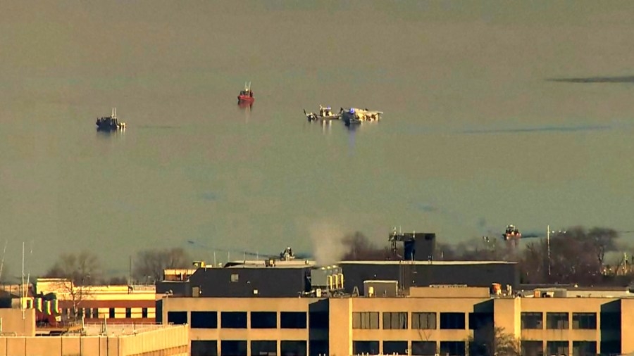 Arkansas lawmaker, traveler react to deadly mid-air crash in Washington, D.C.