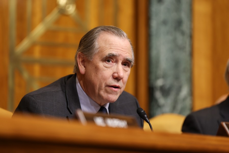 Merkley introducing bill to lower prescription drug costs following Trump order